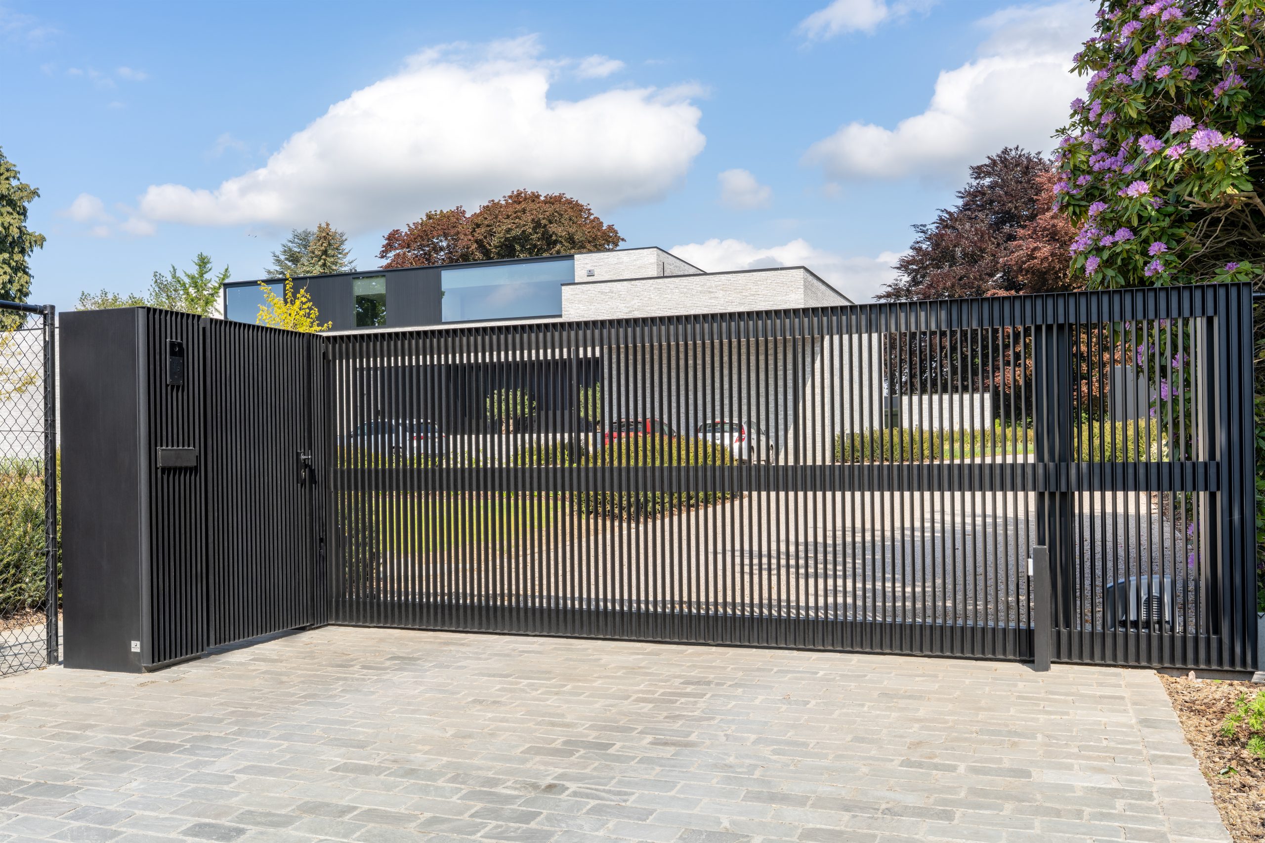 Aluminium schuifpoort open structuur Pouleyn